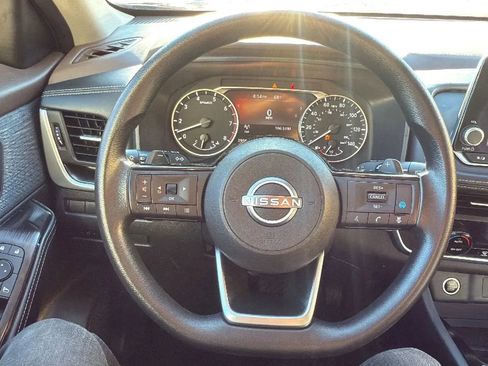 Used 2023 Nissan Rogue SV image 10