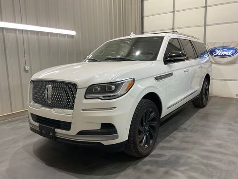 Used 2023 Lincoln Navigator L Reserve image 3