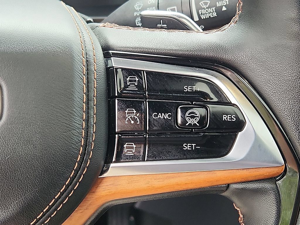 Used 2023 Jeep Grand Cherokee Summit AWD/4WD image 23