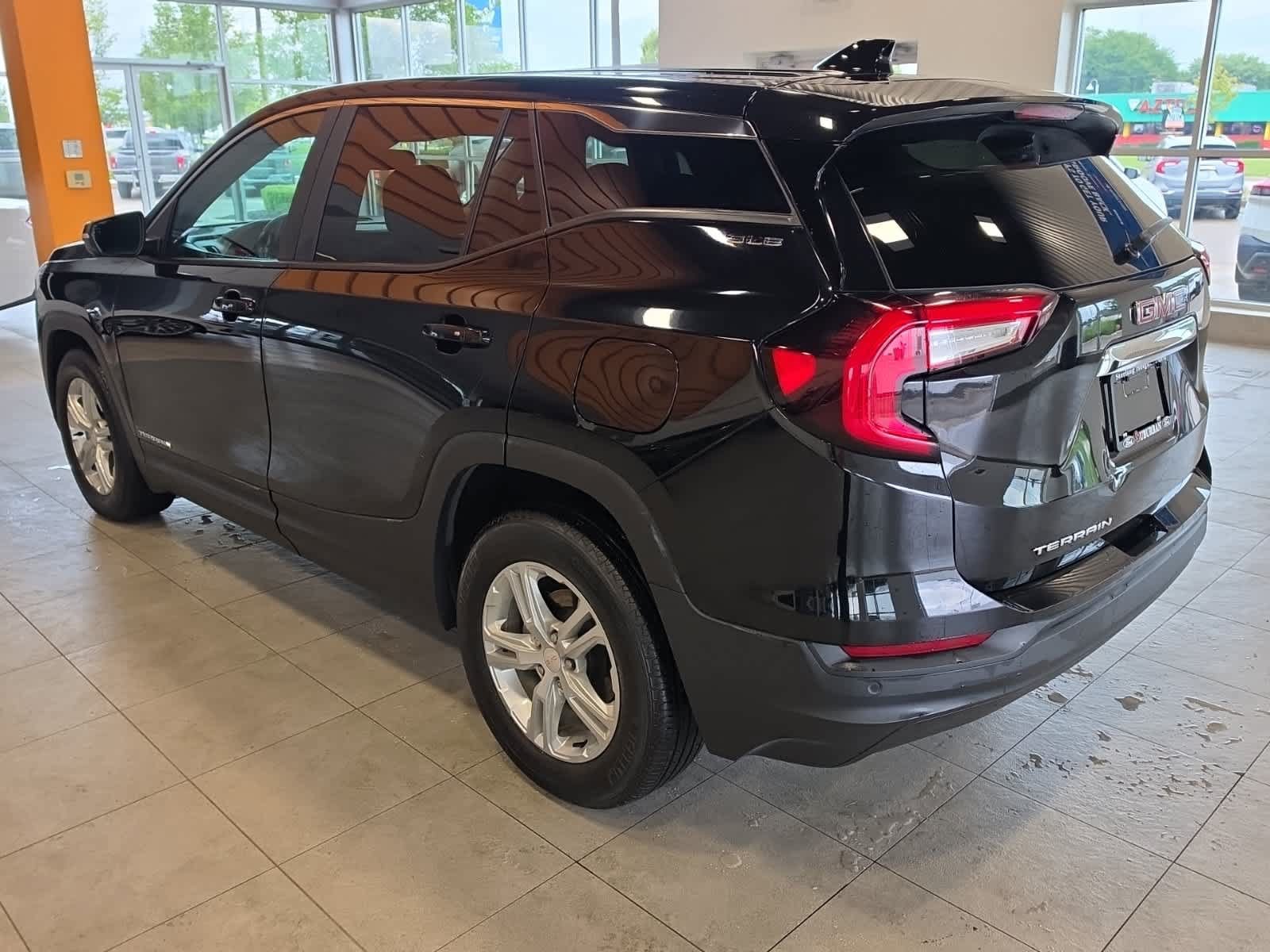 Used 2023 GMC Terrain SLE FWD image 12