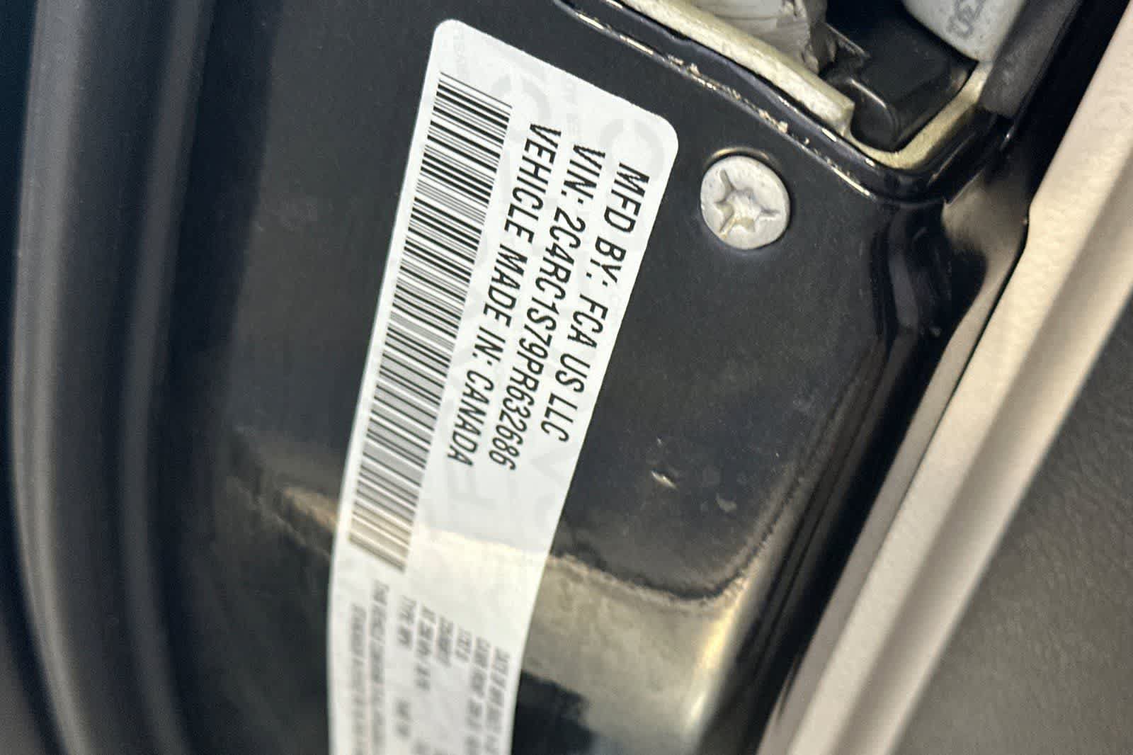 Used 2023 Chrysler Pacifica Limited FWD image 39