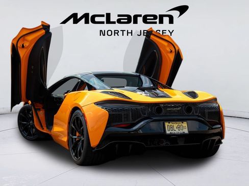 Used 2025 McLaren Artura Spider RWD image 22