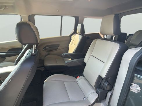 Used 2018 Ford Transit Connect Titanium w/ Titanium Premium Package FWD image 8