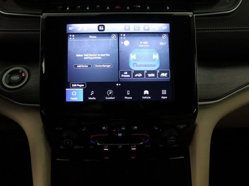 Used 2022 Jeep Grand Cherokee L Limited w/ Luxury Tech Group II image 20