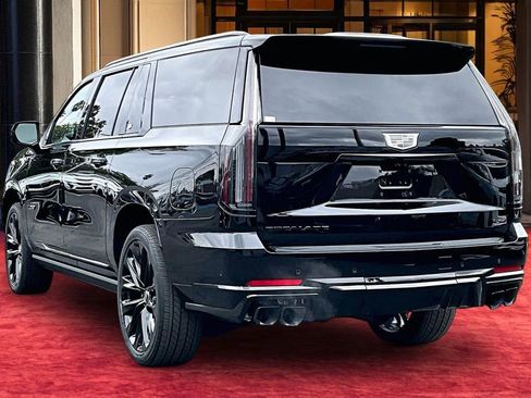 New 2026 Cadillac Escalade ESV V image 4