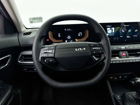 Certified 2025 Kia K4 FWD image 3