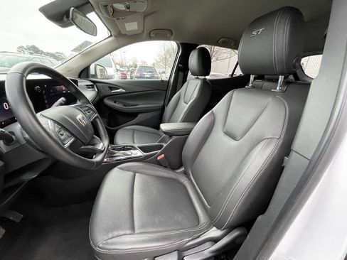 Used 2024 Buick Encore GX Sport Touring image 23
