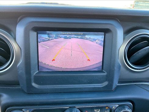 Used 2021 Jeep Wrangler Willys image 12