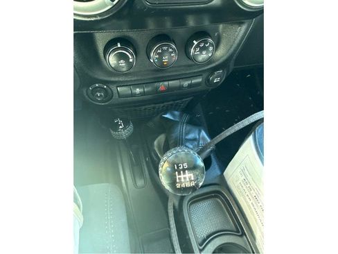 Used 2012 Jeep Wrangler Unlimited Sahara w/ Connectivity Group AWD/4WD image 11