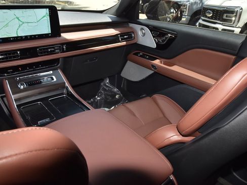 New 2026 Lincoln Aviator Reserve AWD/4WD image 18