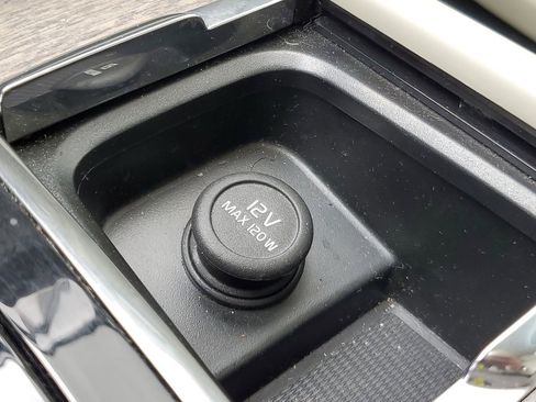 Used 2024 Volvo XC90 B6 Plus image 26