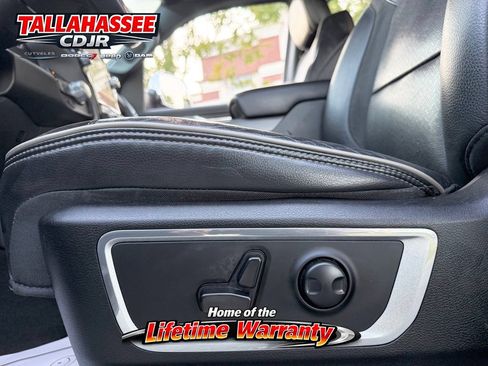 Used 2023 RAM 1500 Laramie AWD/4WD image 10
