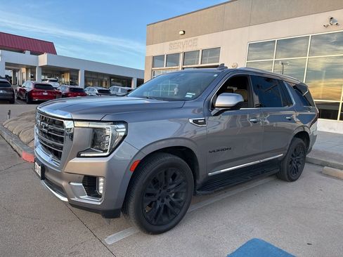 Used 2021 GMC Yukon SLT image 1