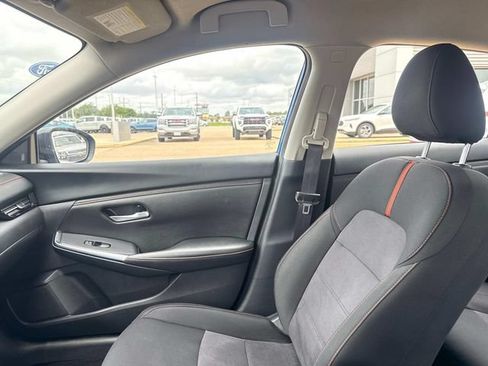 Certified 2025 Nissan Sentra SR FWD image 21