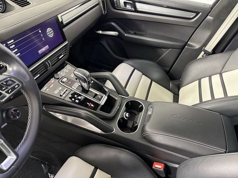 Certified 2023 Porsche Cayenne Turbo AWD/4WD image 31
