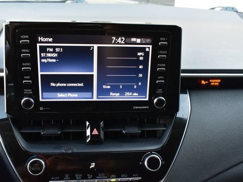 Used 2021 Toyota Corolla LE FWD image 33