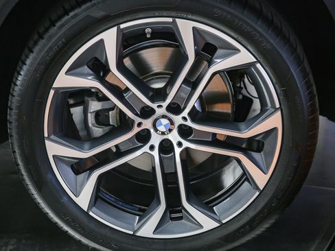 Used 2024 BMW X5 xDrive40i w/ Premium Package AWD/4WD image 11