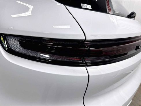 Used 2026 Porsche Cayenne AWD/4WD image 34