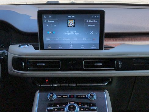 Used 2020 Lincoln Aviator Reserve w/ Equipment Group 202A AWD/4WD image 16