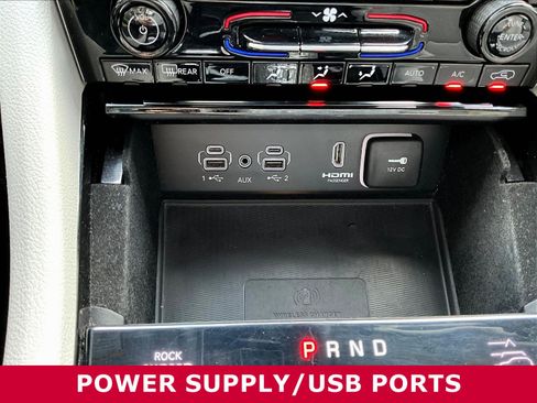 Used 2022 Jeep Grand Cherokee Summit w/ Luxury Tech Group V AWD/4WD image 16
