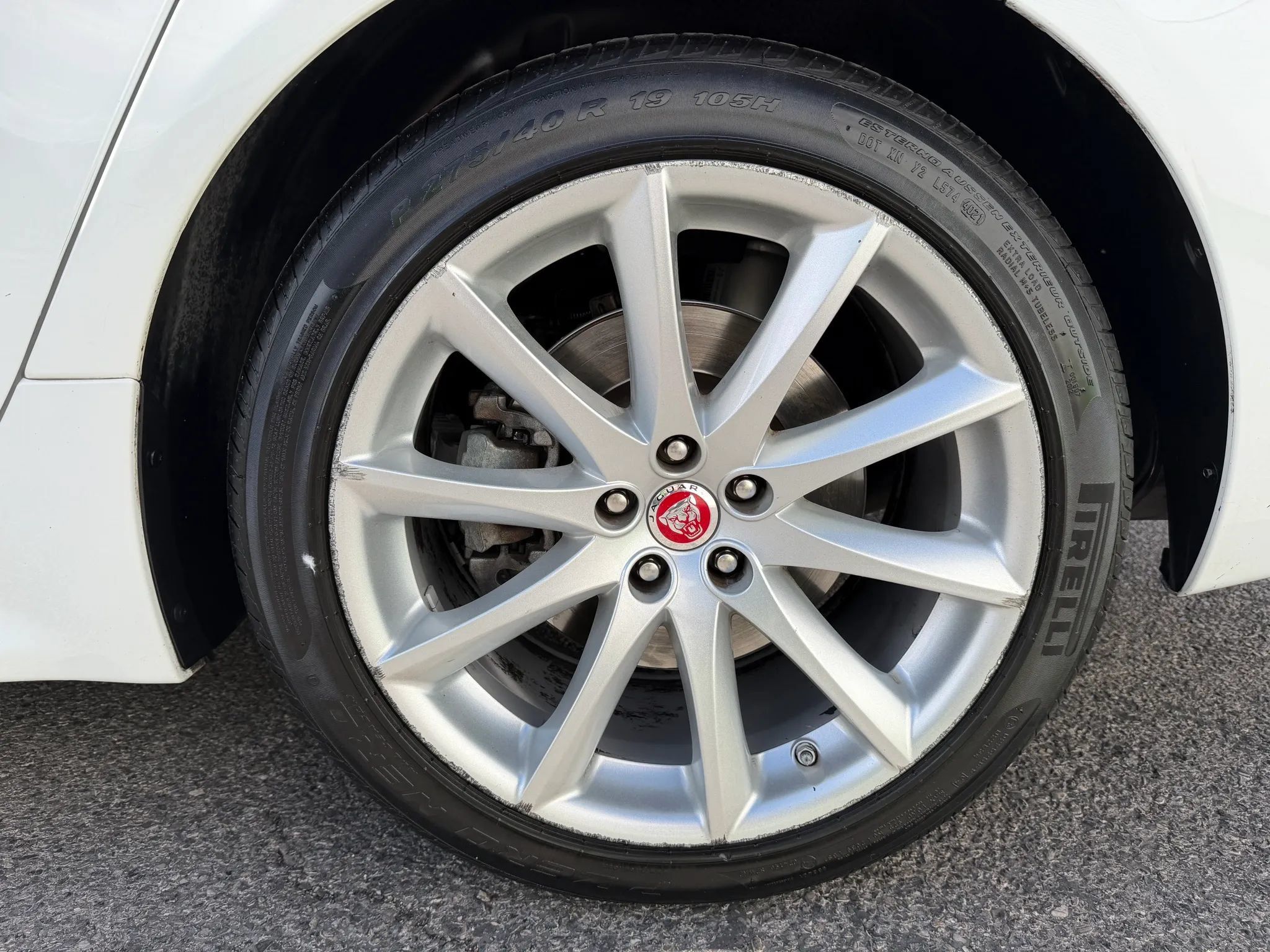 Used 2018 Jaguar XJ R-Sport RWD image 8