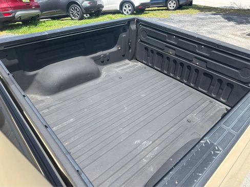 Used 2017 Toyota Tundra SR5 w/ SR5 Upgrade Package RWD image 20