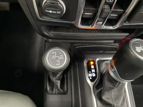 Used 2024 Jeep Wrangler High Altitude AWD/4WD image 36