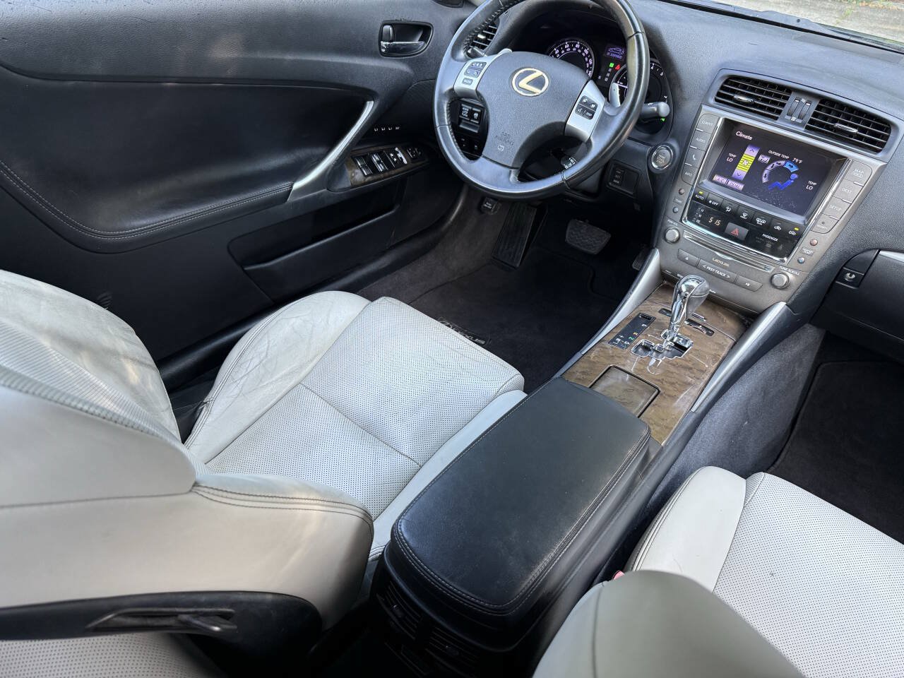 Used 2013 Lexus IS 250C w/ Luxury Pkg RWD image 22