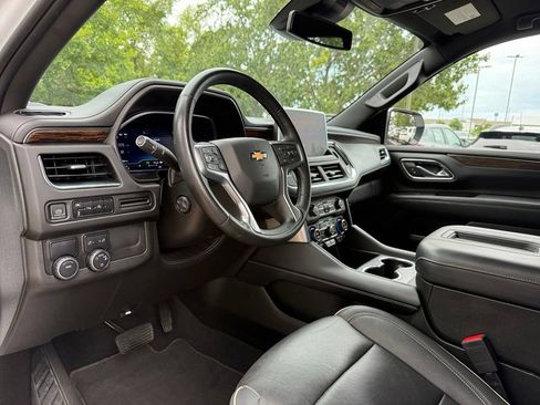 Used 2023 Chevrolet Suburban Premier RWD image 9