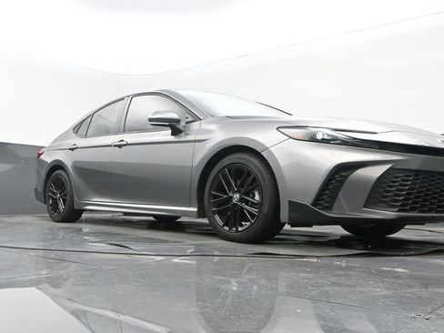 Used 2025 Toyota Camry SE w/ Multimedia Upgrade Package image 9