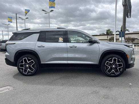 Used 2025 Chevrolet Traverse High Country AWD/4WD image 4