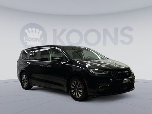 Used 2024 Chrysler Pacifica Select image 14