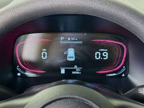 Used 2025 Kia Soul LX w/ LX Technology Package FWD image 15