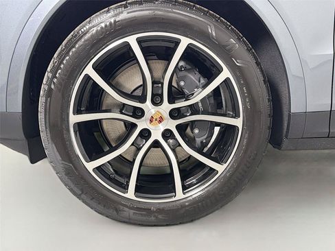 Certified 2026 Porsche Cayenne AWD/4WD image 11