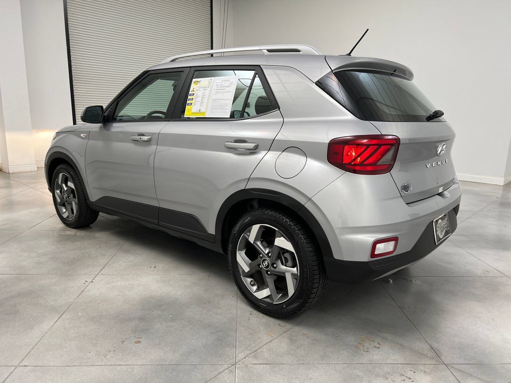 Used 2025 Hyundai Venue SEL FWD image 6