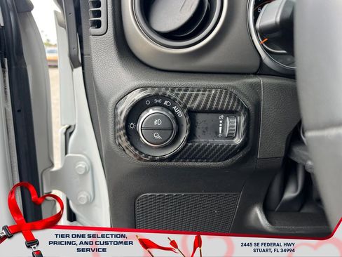 Used 2023 Jeep Gladiator Willys image 25