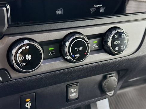 Used 2016 Toyota Tacoma TRD Off-Road w/ Towing Package AWD/4WD image 16