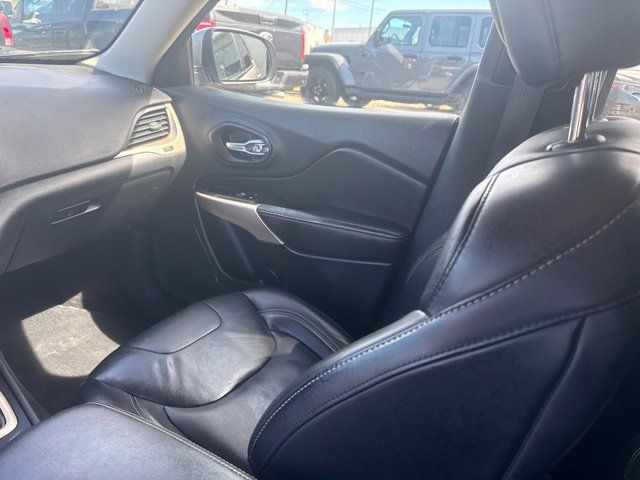Used 2017 Jeep Cherokee Limited FWD image 14