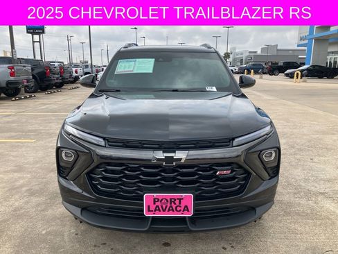 Used 2025 Chevrolet TrailBlazer RS w/ Convenience Package image 2