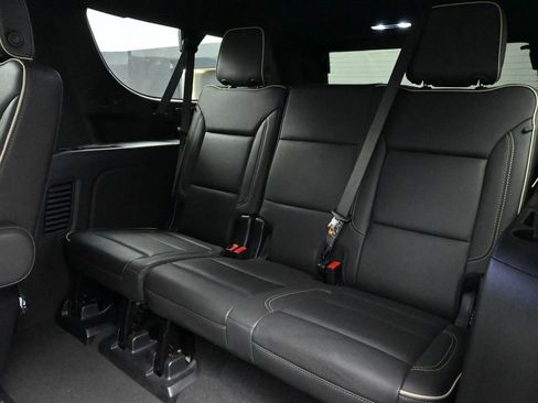 Used 2025 Chevrolet Suburban Premier image 35