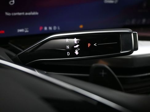 Used 2025 Cadillac Escalade ESV Premium Luxury image 24