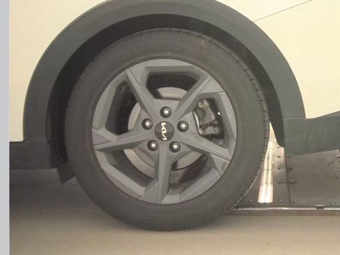 Used 2025 Kia K4 LXS image 21