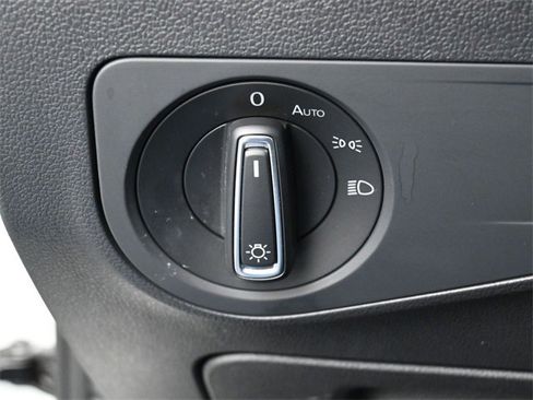 Used 2023 Volkswagen Tiguan SE image 15