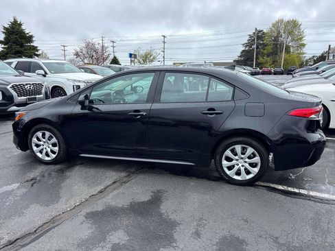 Used 2025 Toyota Corolla LE FWD image 2