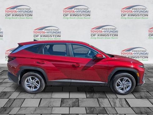 Certified 2025 Hyundai Tucson SE image 2