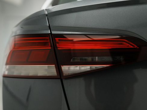 Used 2022 Volkswagen Passat 2.0T SE image 16