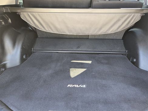 Used 2017 Toyota RAV4 XLE image 33