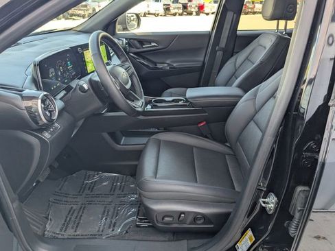 Used 2025 Chevrolet Equinox LT w/ Convenience Package II AWD/4WD image 2