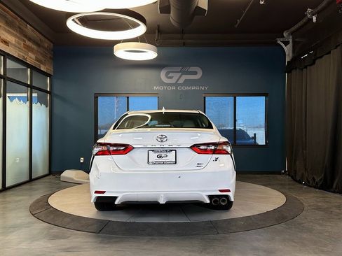 Used 2022 Toyota Camry SE image 4