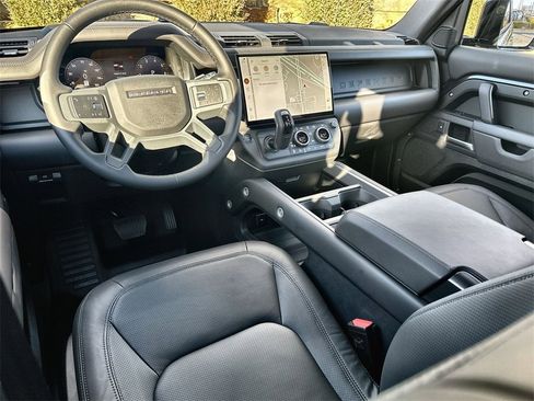 New 2026 Land Rover Defender 130 X-Dynamic SE image 13
